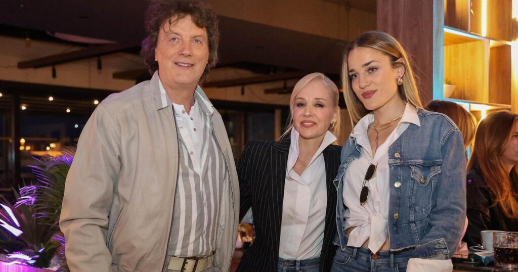 FOTO Jelena Rozga pozirala je fotografima, a oni su ulovili što je za to vrijeme radio Ivan Huljić