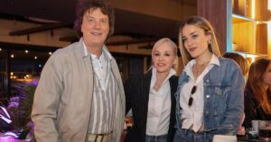 FOTO Jelena Rozga pozirala je fotografima, a oni su ulovili što je za to vrijeme radio Ivan Huljić